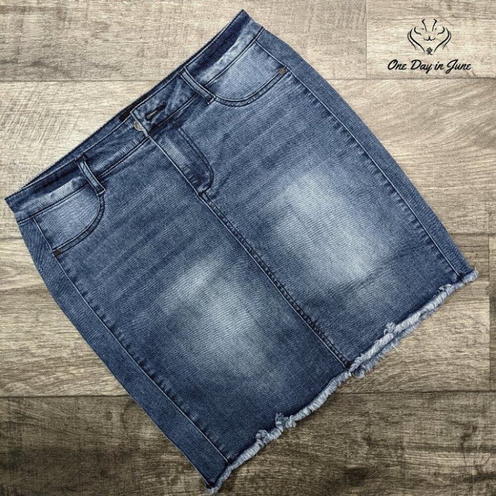 Celebrity Pink Junior's Denim Skirt Size 7
